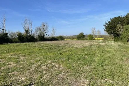 Terrain à bâtir de 703 m² à Berchères-Saint-Germain