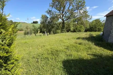 Terrain à bâtir de 700 m² à Ménerville